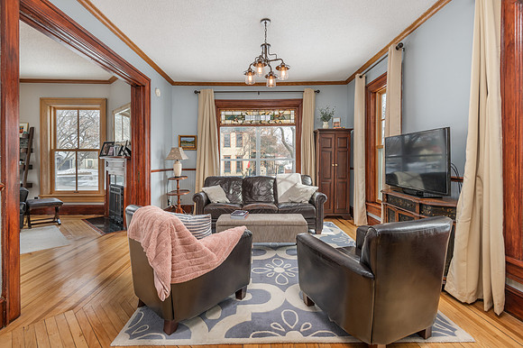 121 Fourth St E-Carver-11